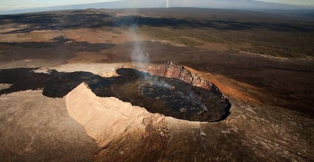 What are some facts about volcanoes in Hawaii?