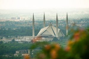Top-10-Beautiful-Biggest-Mosques-in-the-World-Hit-List-FAISAL-MOSQUE